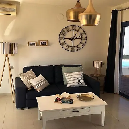 Villa Miramar C7 Is A Beautiful Modern With Private Heated Pool Ac Playa Blanca (Lanzarote)